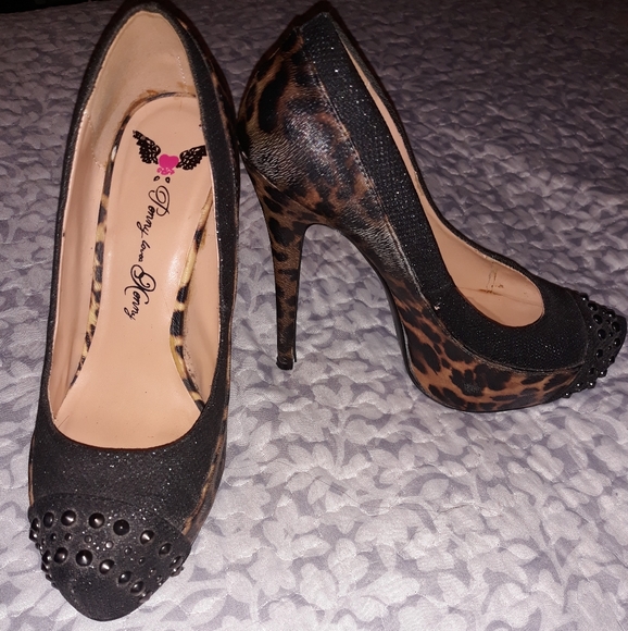 Leopard Print Pumps - Picture 2 of 5